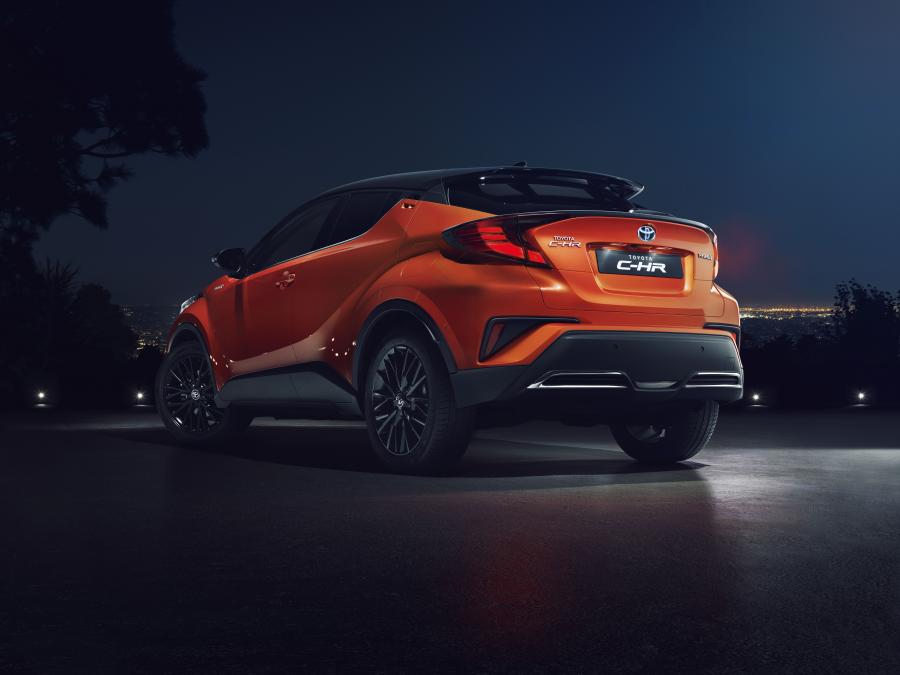  Toyota C-HR Hybrid 2019 года  (WW) (фото 4 из 174)